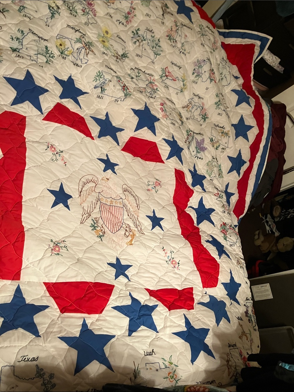 Vintage Hand-stitched Patriotic Star & Eagle Quilted Queen size Quilt